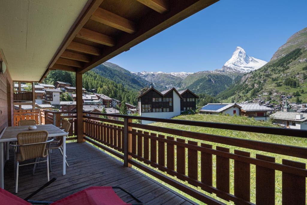 BaseCamp Apartments — Hotel in Zermatt