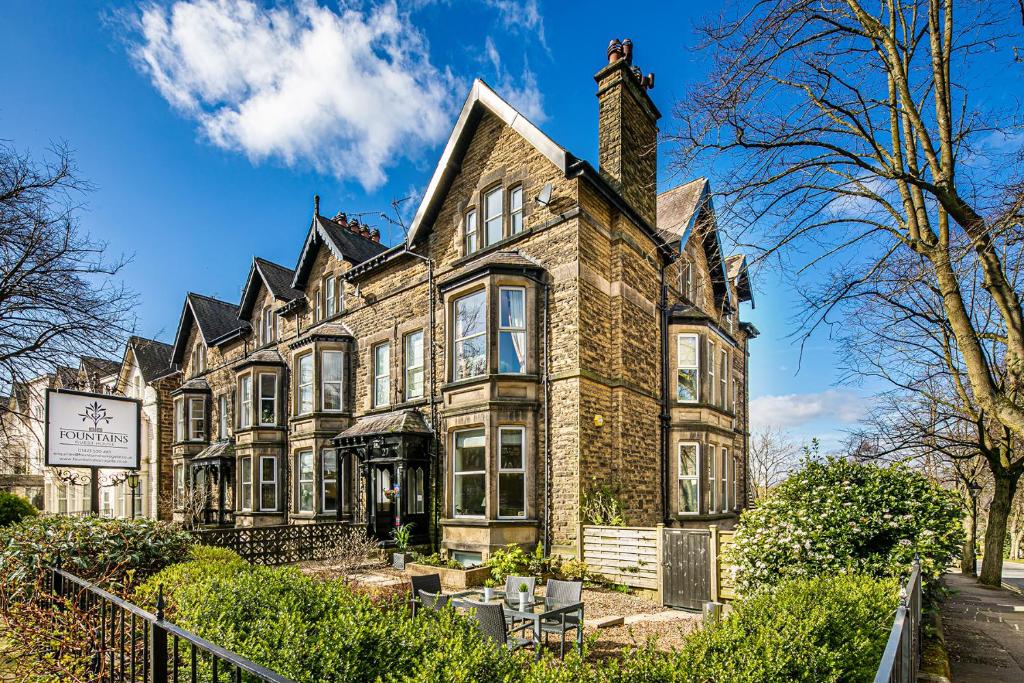 Fountains Guest House - Harrogate Stays photo