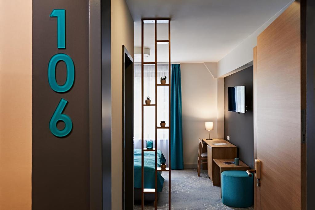 Hotel Adalbert Szent Tamas haz photo