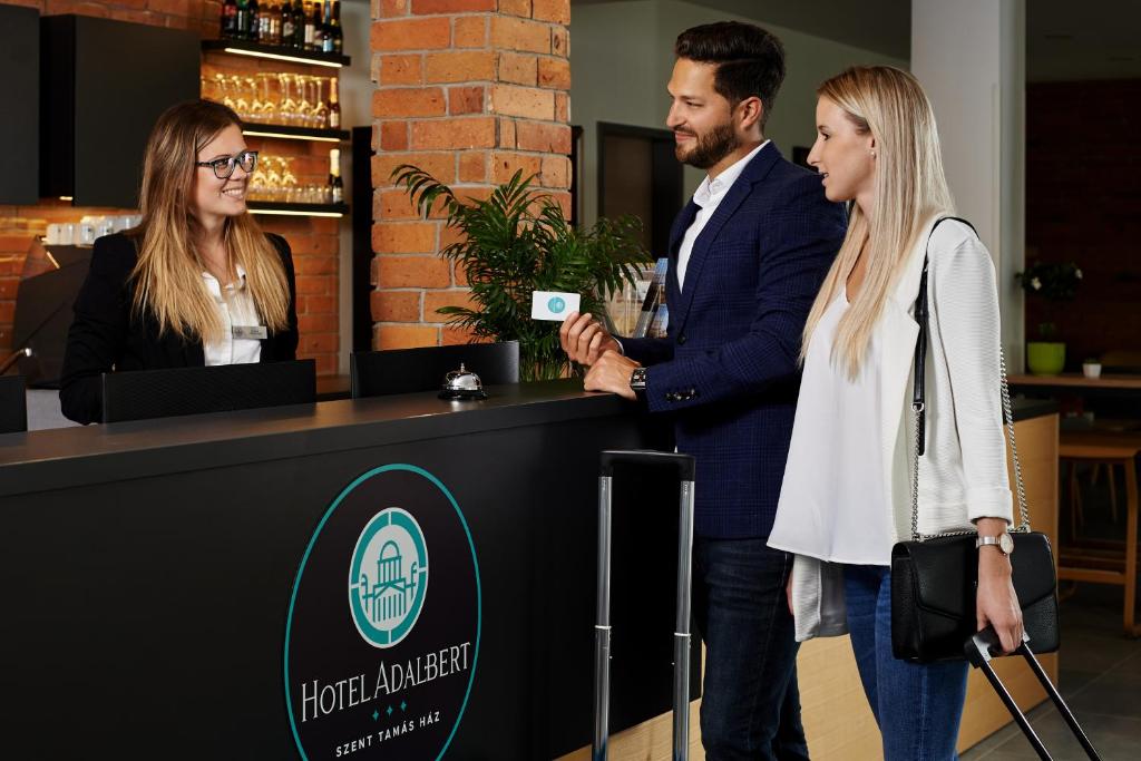 Hotel Adalbert Szent Tamas haz photo