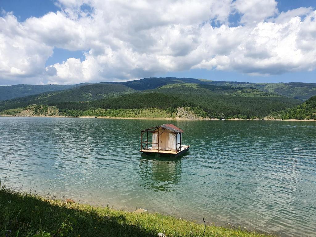 Zavojsko jezero Pirot - smestaj Manic photo