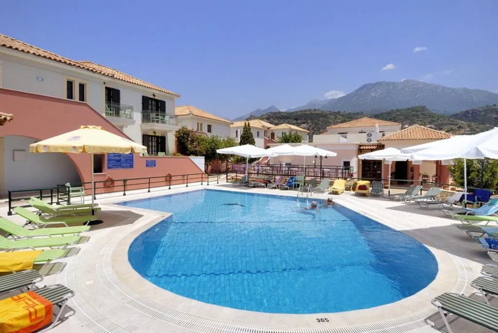 Georges Estates Hotel, מלון בסטופה