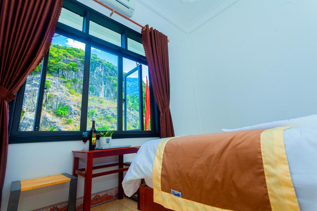 Mountain View House photo