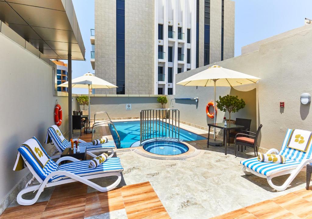 スイミングプール