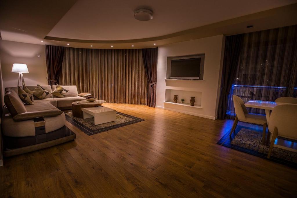 Bentley Apartments photo