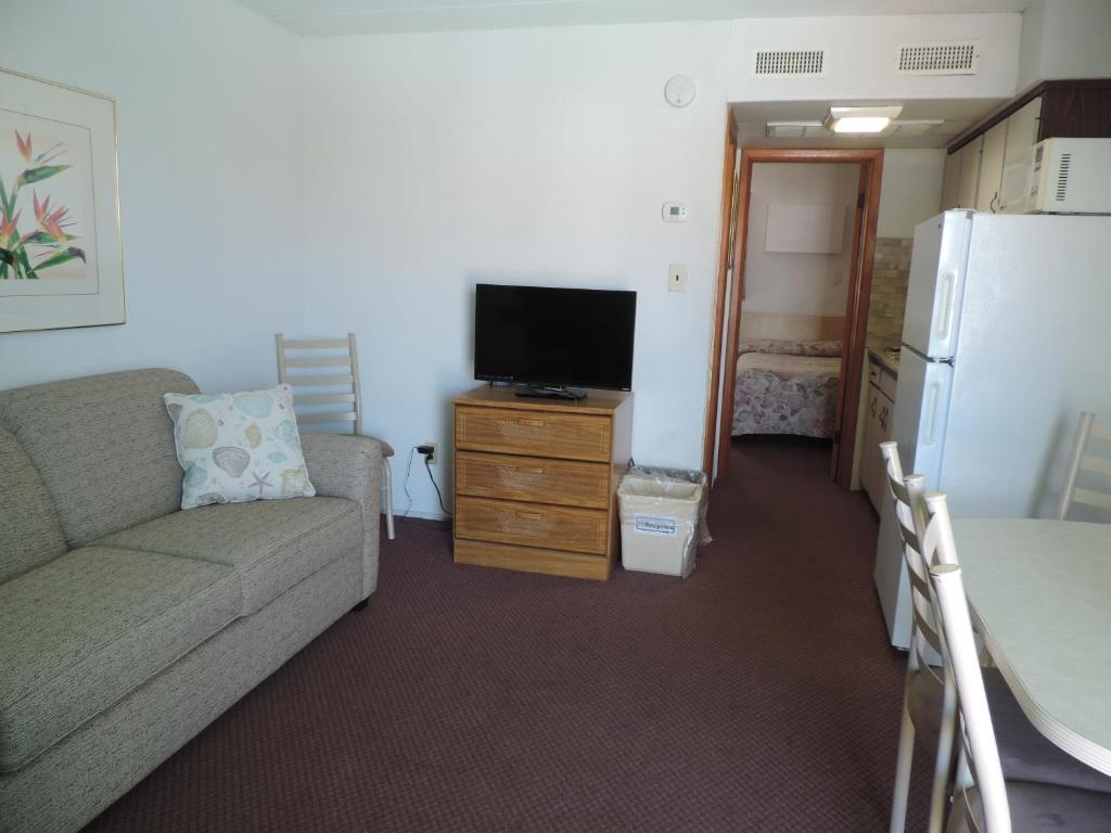 Panoramic Motel & Apts. photo