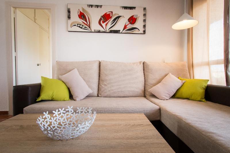 Holidays2Torremolinos Apartamento de 3 dormitorios con terraza y piscina comunitaria - 3