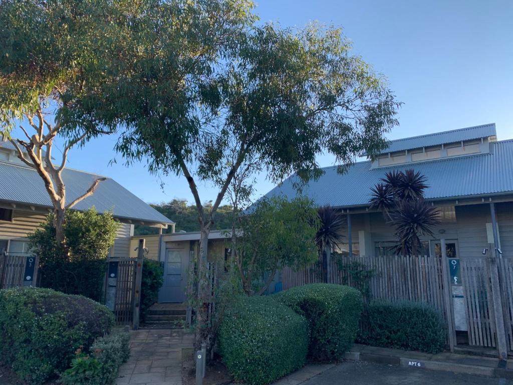 Sorrento Back Beach Apartment — Hotel in Mornington Peninsula