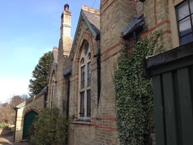 Chalk And Cheese 外観