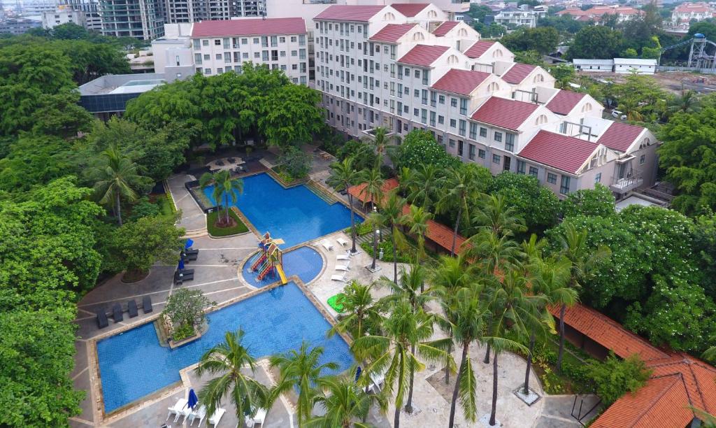 Discovery Hotel Ancol Discovery Hotel Ancol – Main Air Seru di Tepi Pantai!