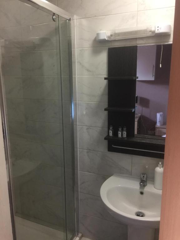 Pacific Inn London Heathrow photo