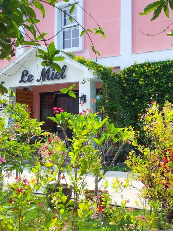 Lei Mi Er Hua Yuan Min Su, Pinghe