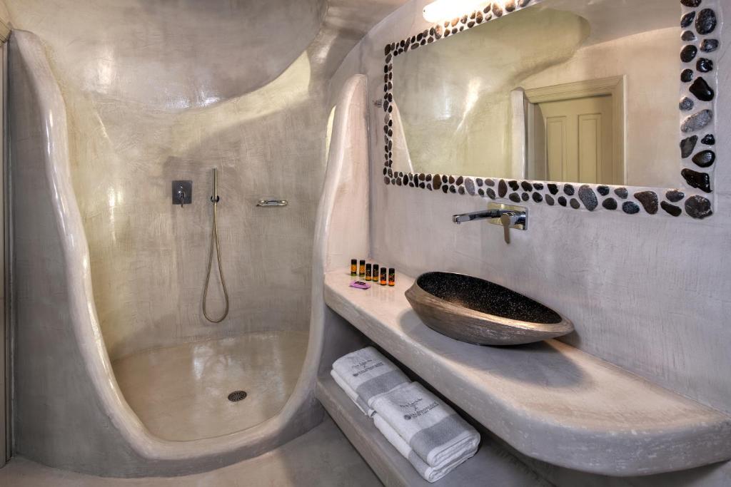 Kaleidoscope Oia Suites photo