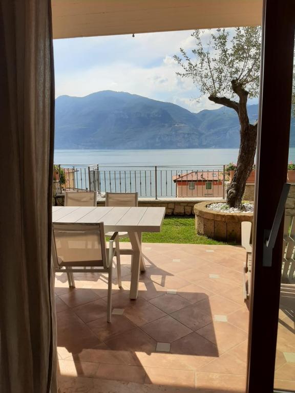 BMP APARTMENT DELUXE 2 JACUZZI RISCALDATA PRIVATA vista Lago di Garda - 4