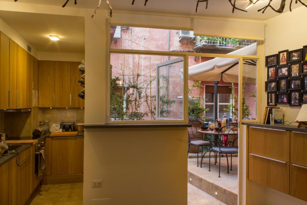 Shared lounge/TV area, Casa Latina in Naples