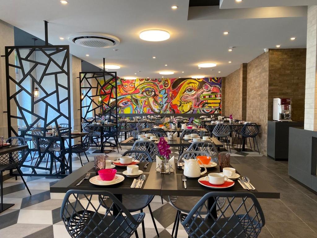 โรงแรมอมารันต์ (Amarant Hotel)