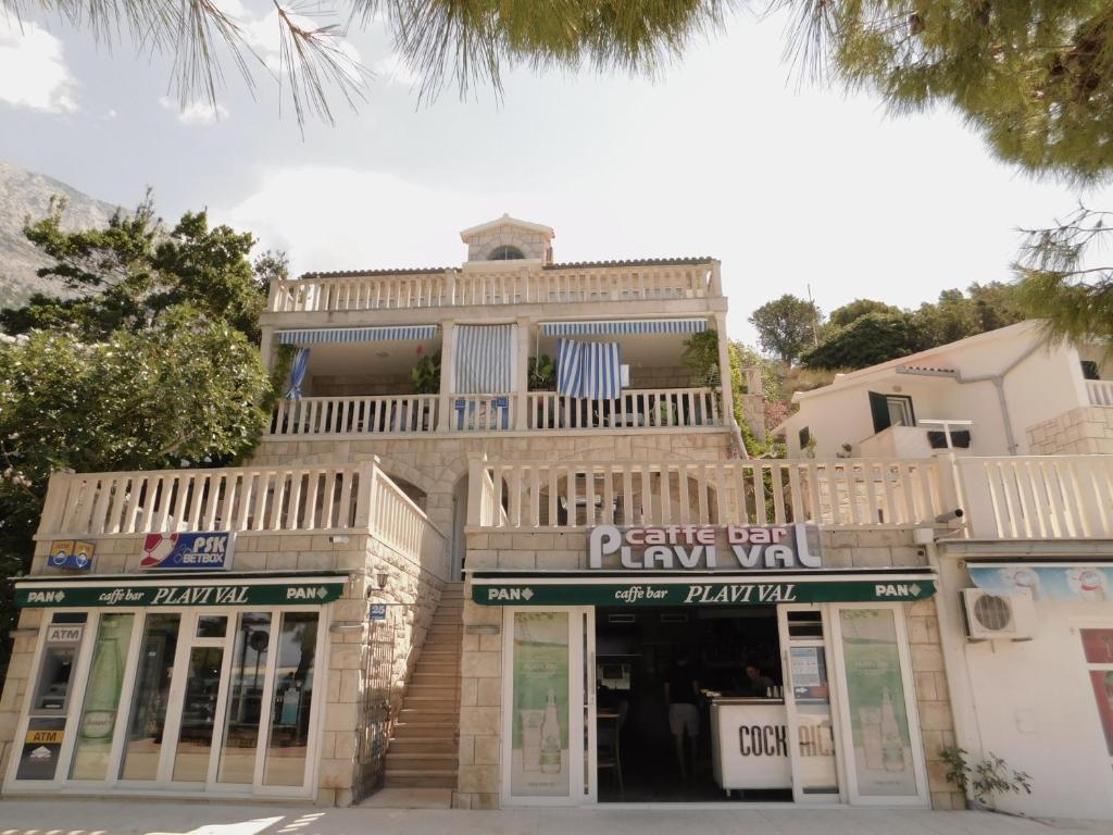 Apartments Plavi Val — Hotel in Baska Voda