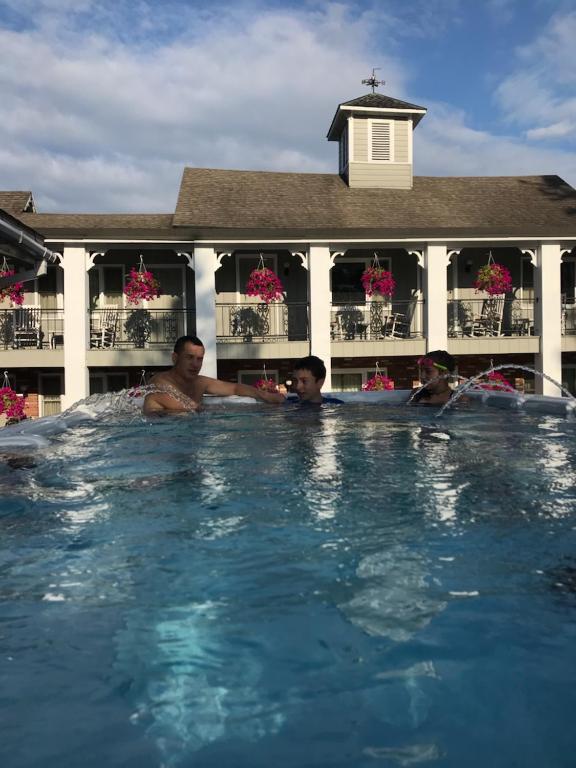 The Carriage House Inn photo
