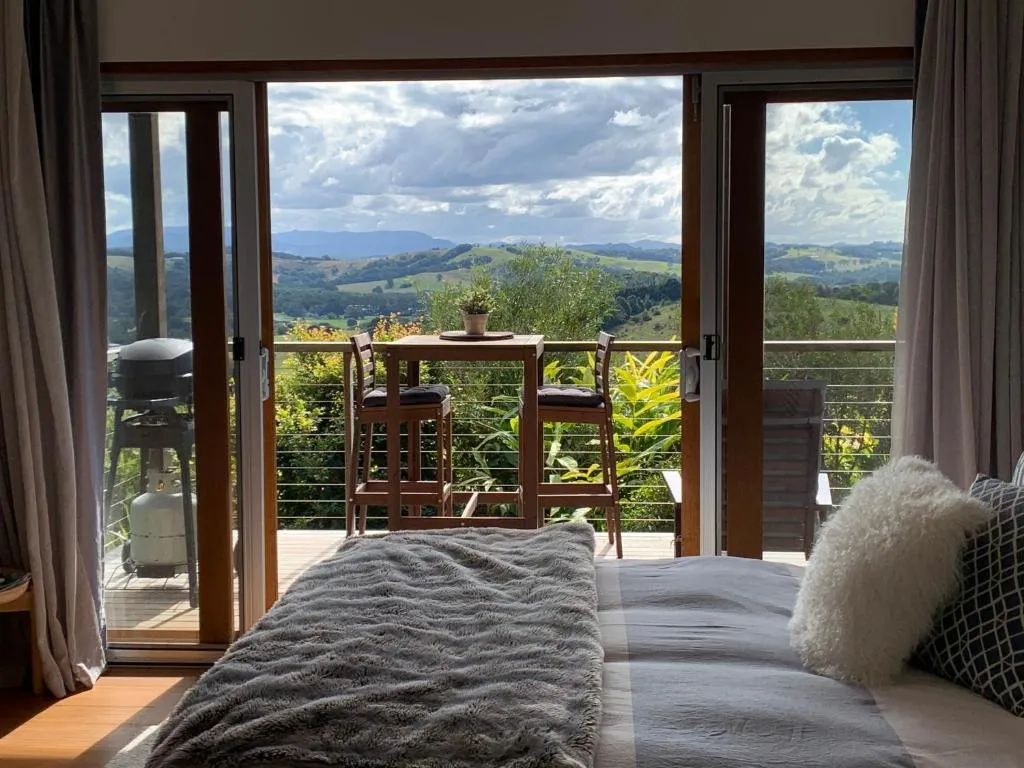 Callemondah Studio with stunning views, in Bangalow and Byron Hinterland，位于班加洛的酒店