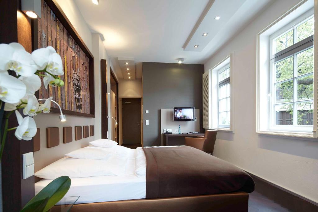 Hotel und Weinhaus Zum Krug photo