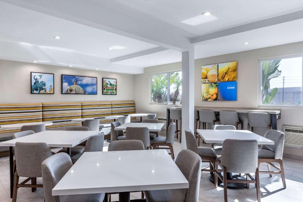 2. 컴포트 인 샌 ..