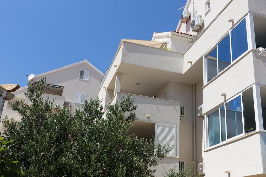 New and modern apartment Karavona Bol 전경