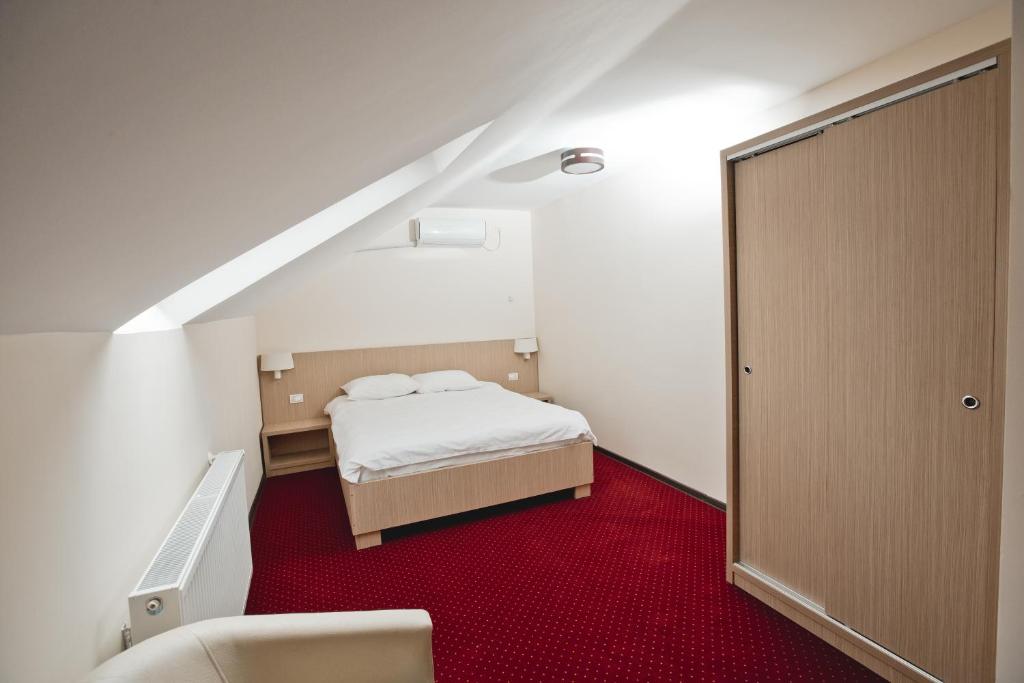 Hotel Evergreen photo