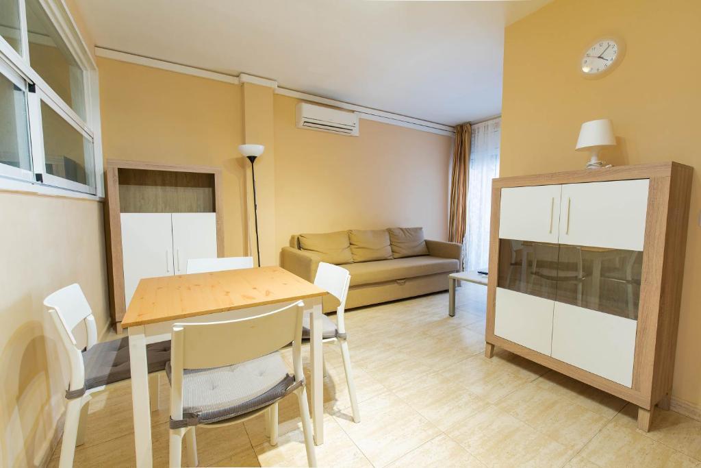 Apartaments Costamar Calafell — Hotel in Calafell