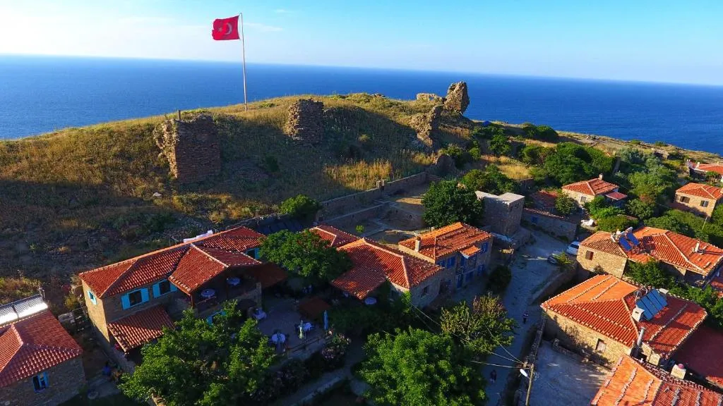The Castle, hotel in Gokceada Town
