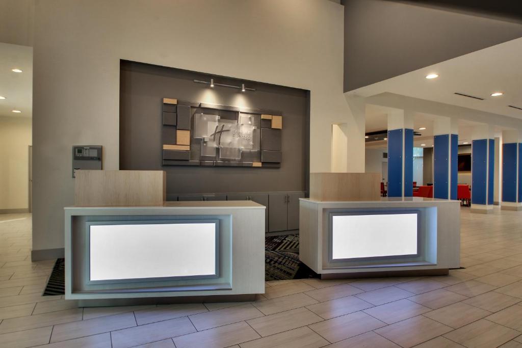 Holiday Inn Express Georgetown photo