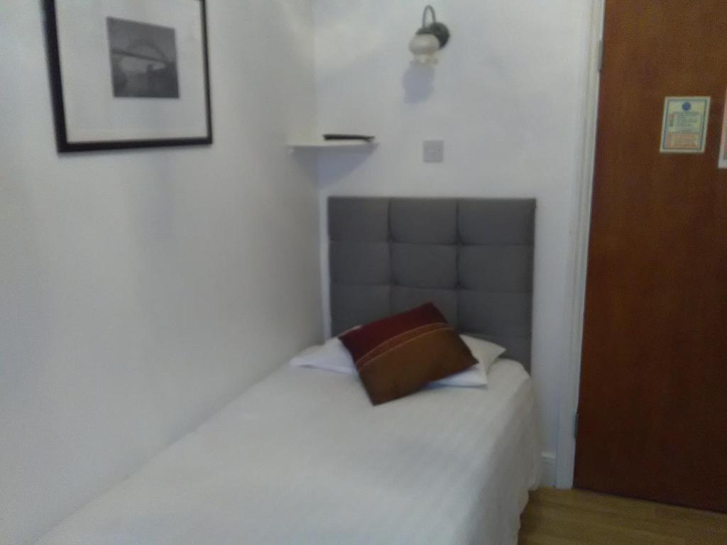 Clifton Hotel & Bar Newcastle photo