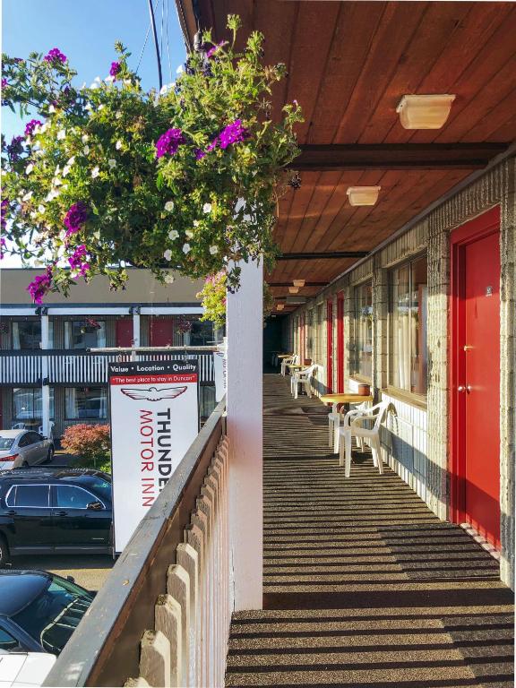 Thunderbird Motor Inn, Duncan