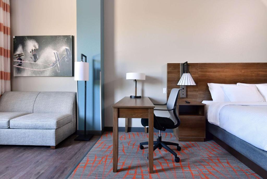 La Quinta Inn & Suites by Wyndham Wisconsin Dells- Lake Delton photo