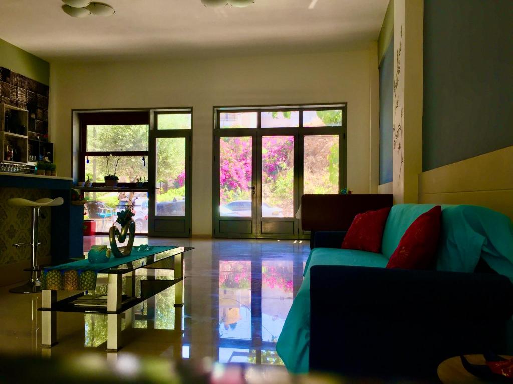 Alexiou Apartments Blue — Hotel in Crete Island