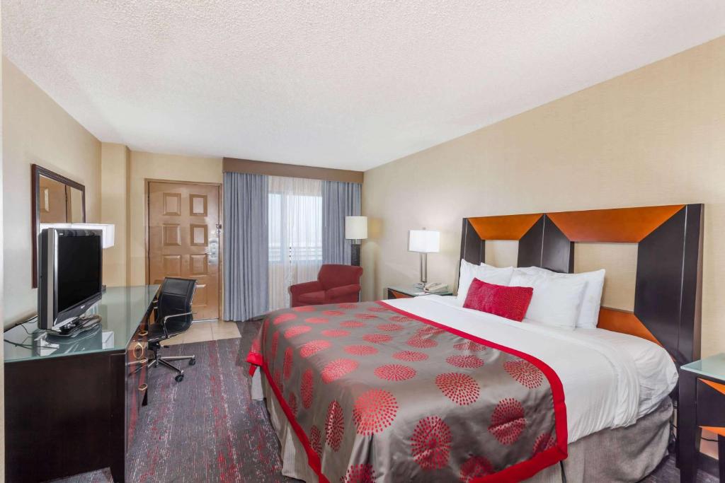 Ramada by Wyndham San Diego National City, National City