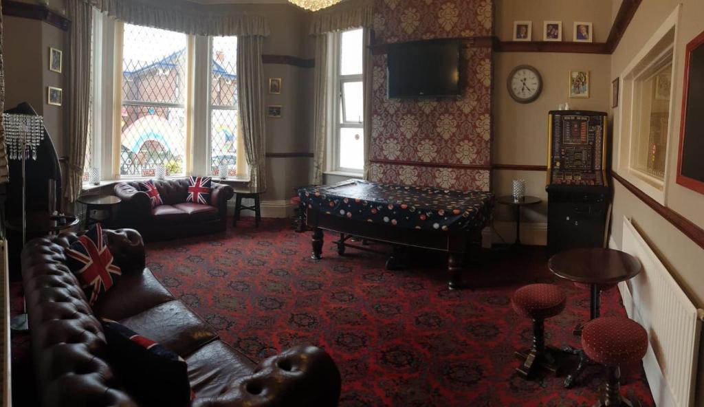 Hilbre Hotel ラウンジ