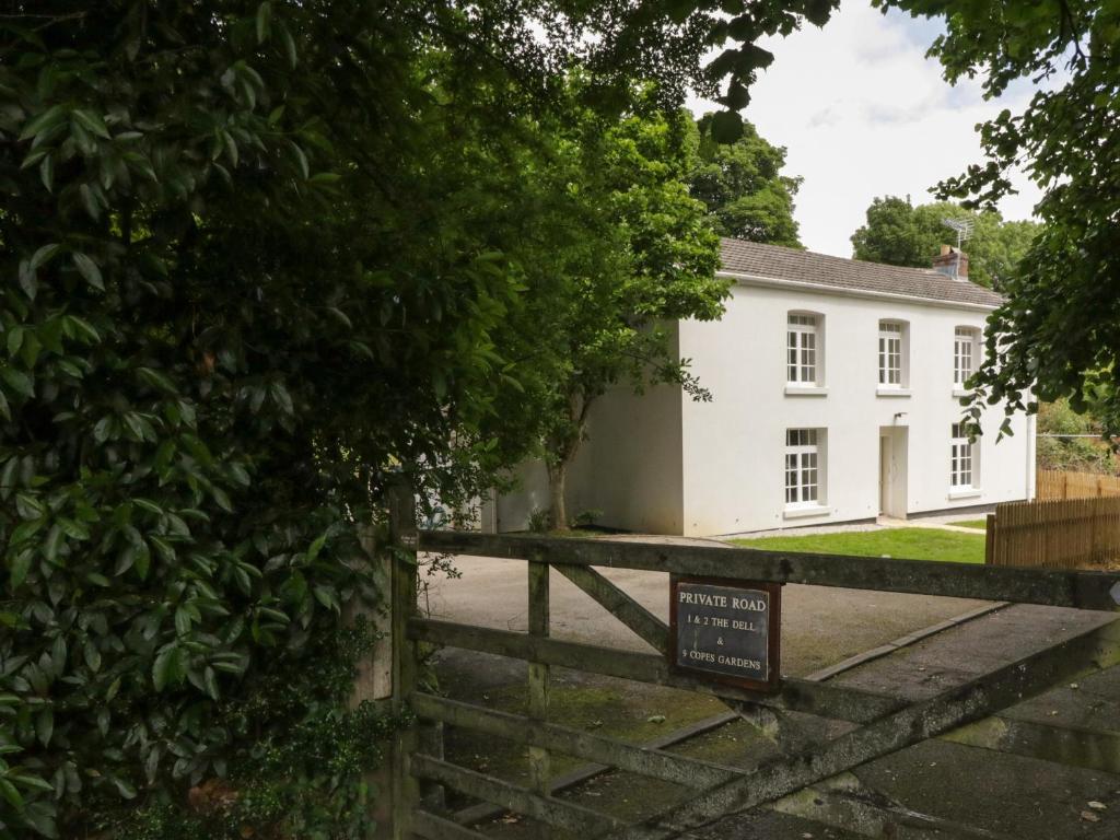 9 Copes Gardens, Truro