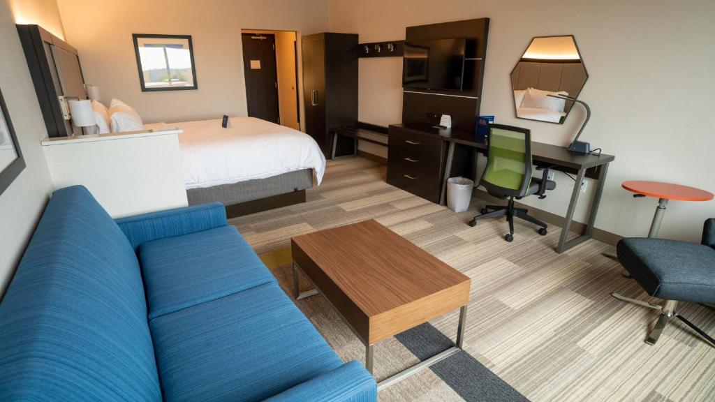 Holiday Inn Express & Suites Richburg photo