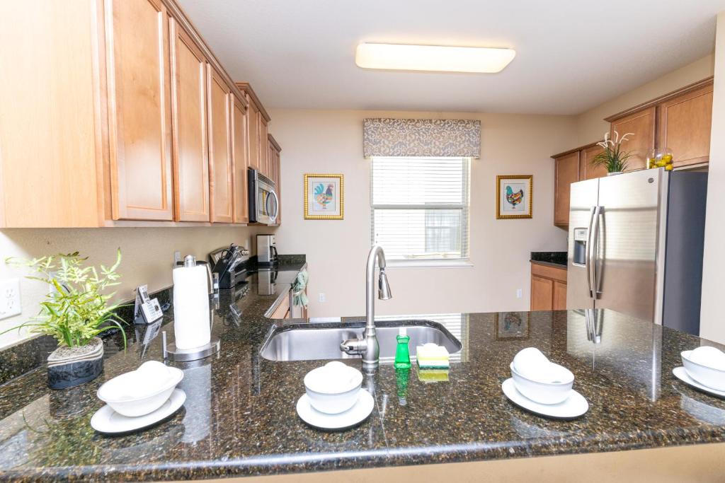 Newly Remodeled 1 story - 5 Bed 5 Bath with Pvt Pool Spa And Game Room 전경