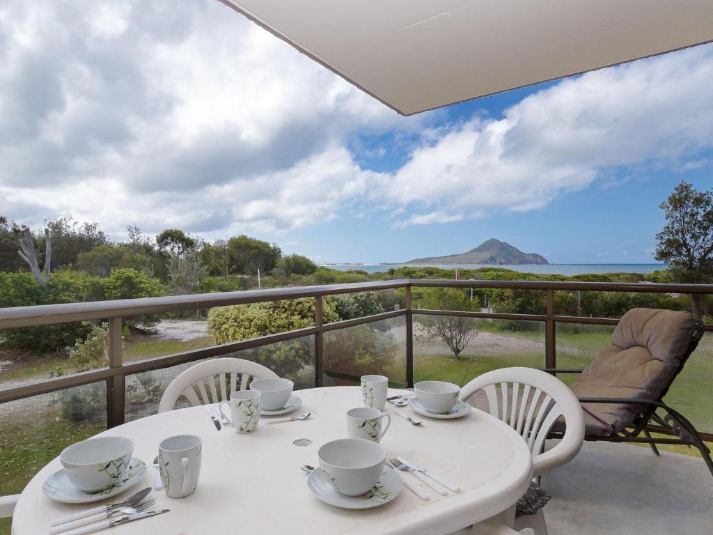 Intrepid 13 fantastic unit with stunning water views, Nelson Bay
