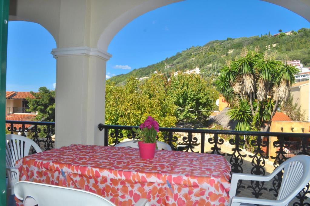 Yannis - Holiday Apartments on Agios Gordios Beach in Corfu, Agios Gordios