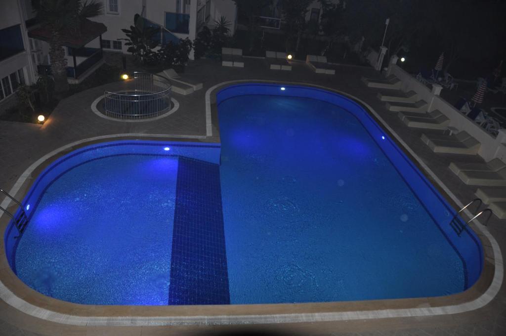 スイミングプール