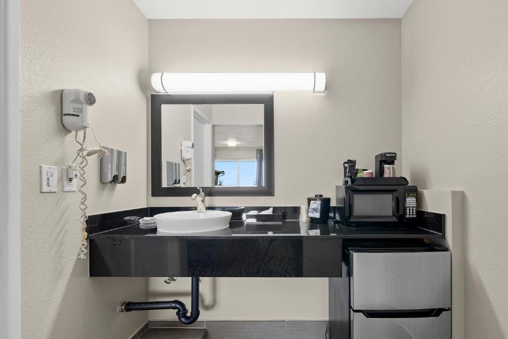 Astoria Rivershore Motel photo