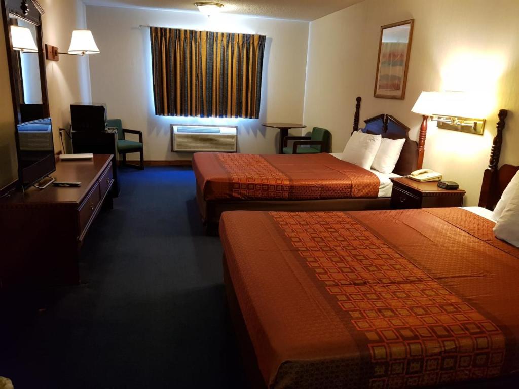 Denison Inn & Suites photo