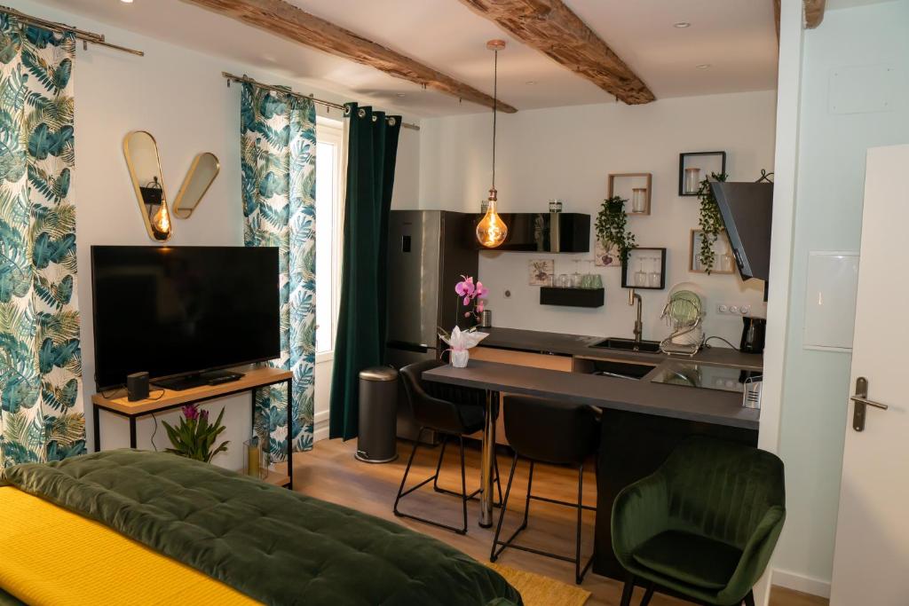 studio coeur de ville neuf et design tt equipé parking gratuit - 2