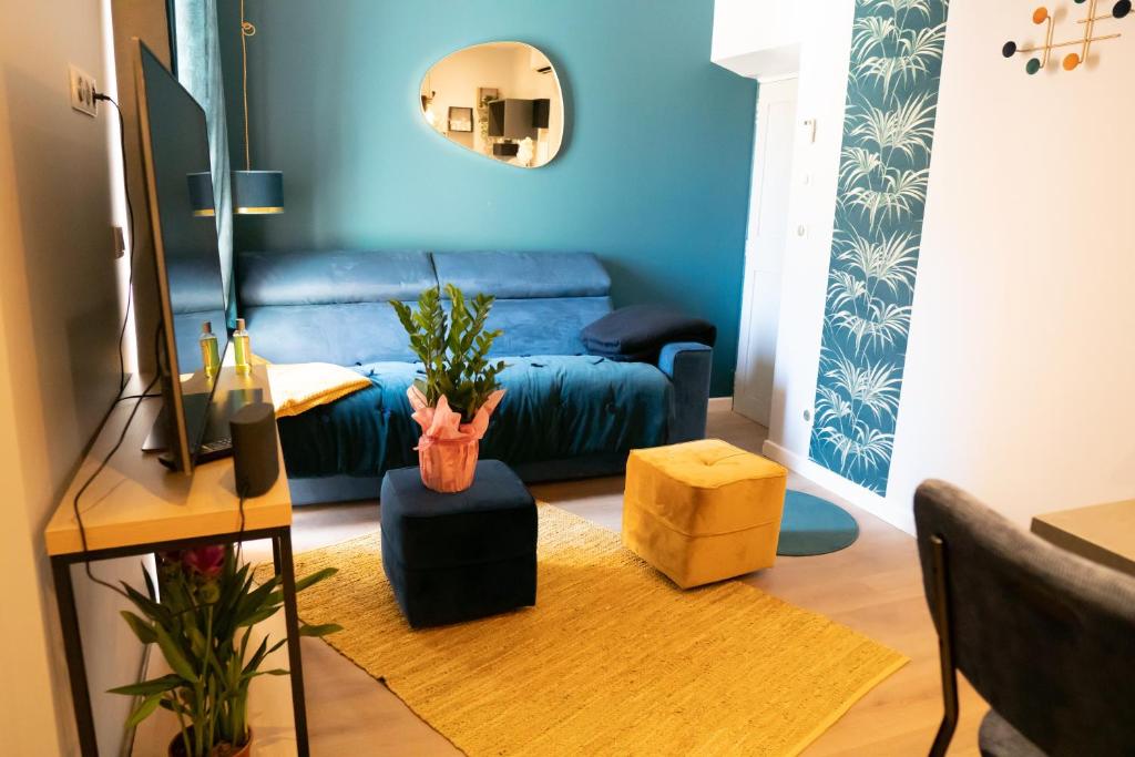coeur de ville t2, terrasse, clim tt équipe, parking - 1