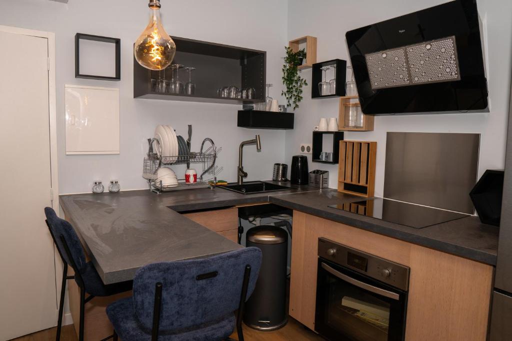 coeur de ville t2, terrasse, clim tt équipe, parking - 5
