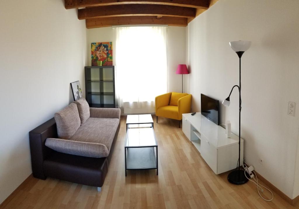 HSH Weber - 2 Bedroom Suite Apartment with Office, Salon and Kitchen in Bern by HSH Hotel Serviced Home, Bern