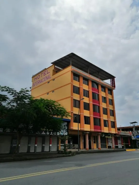 Hotel Sánchez Internacional，位于La Maná的酒店