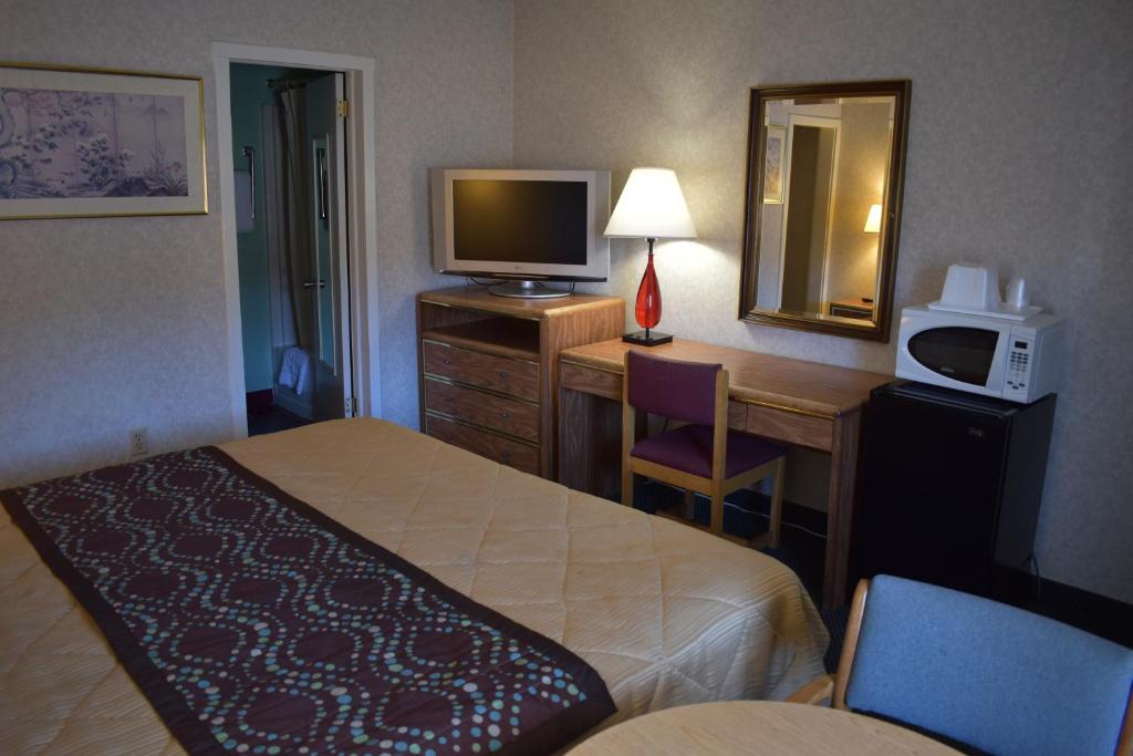 POCONO NIGHT LODGE photo